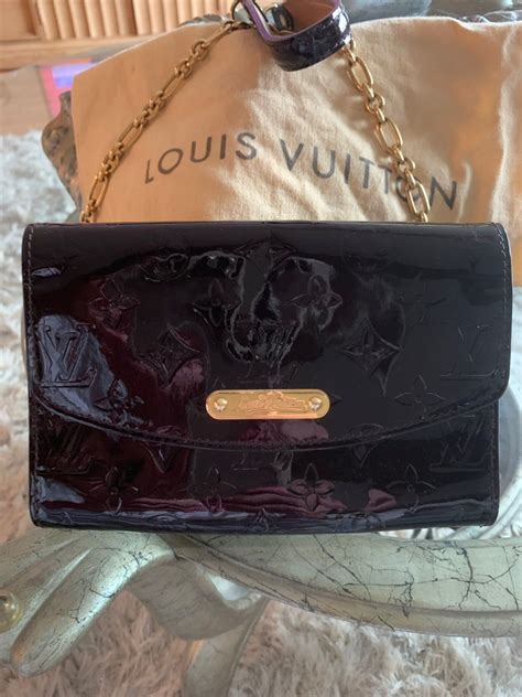 louis vuitton burgundy monogram patent crossbody bag